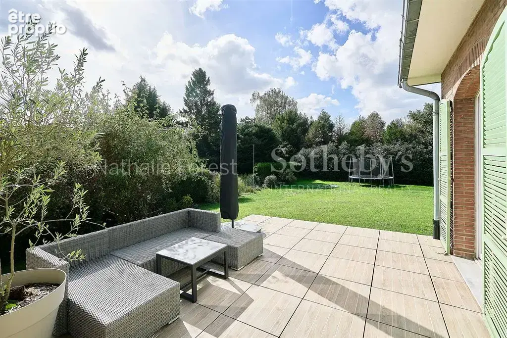 EN EXCLUSIVITÉ – VILLENEUVE-D’ASCQ  SART – Maison 5 chambres – Terrain 1 094 m² Secteur recherché – À proximité du tramway – Jar - photo 9