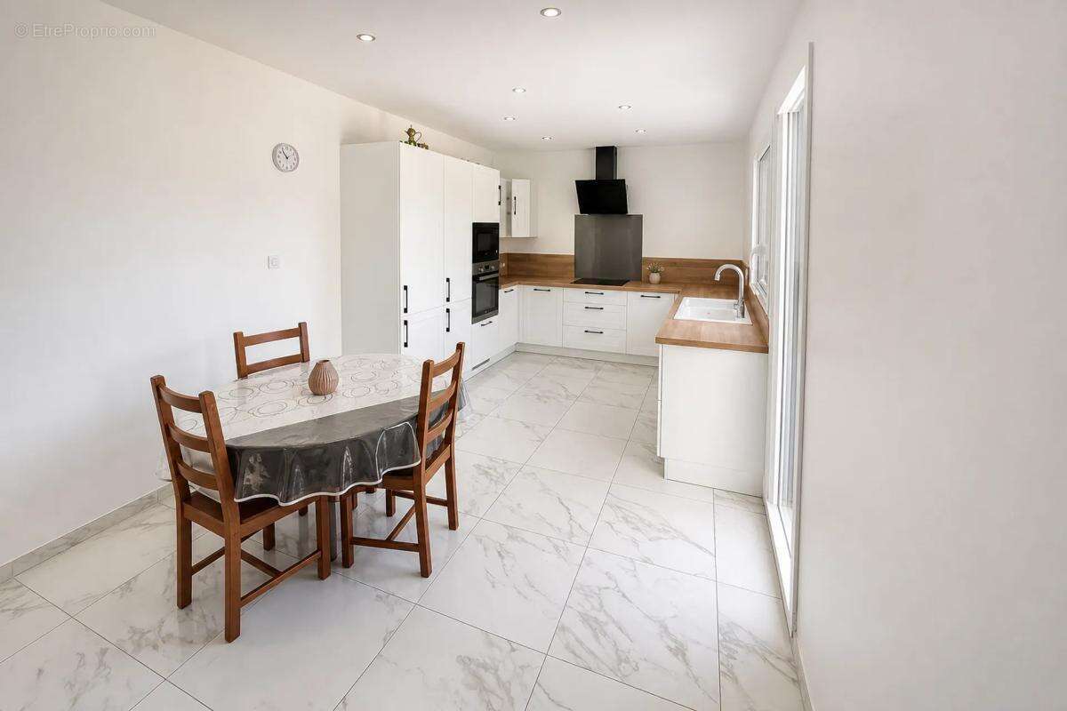 Aussonne - Maison contemporaine 6 pièces de 159 m² - photo 7