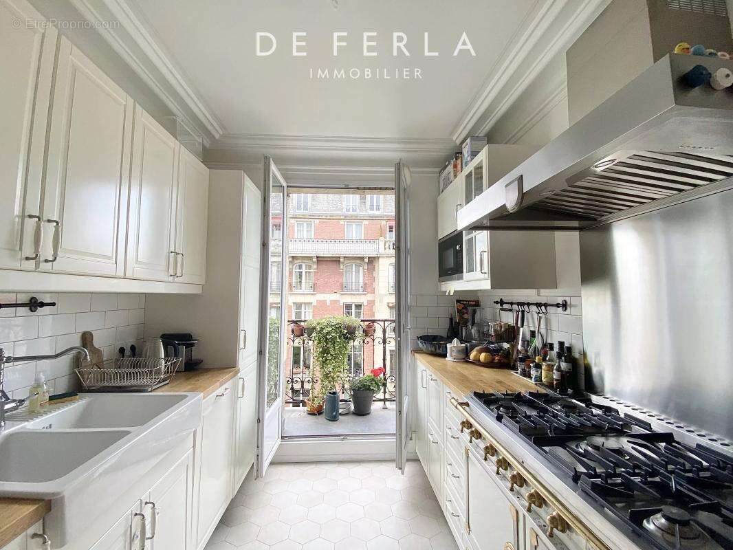 Appartement à PARIS-14E