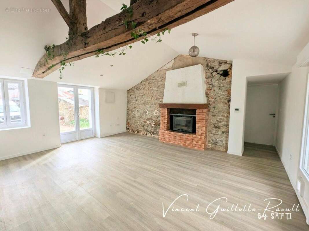 Photo 4 - Maison à SAINT-HILAIRE-DE-CHALEONS