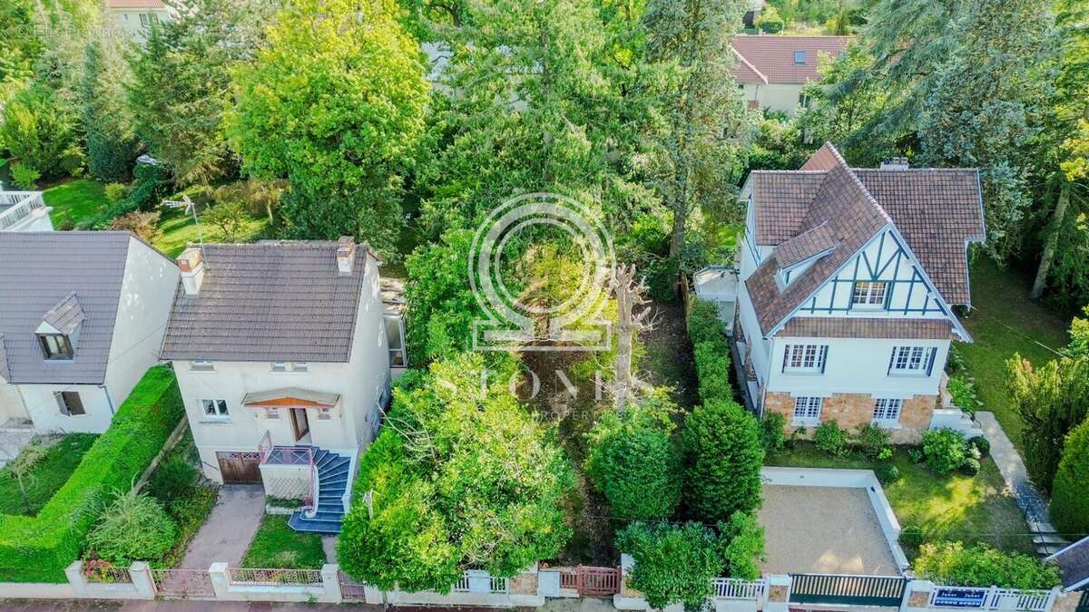 Terrain à LA CELLE-SAINT-CLOUD