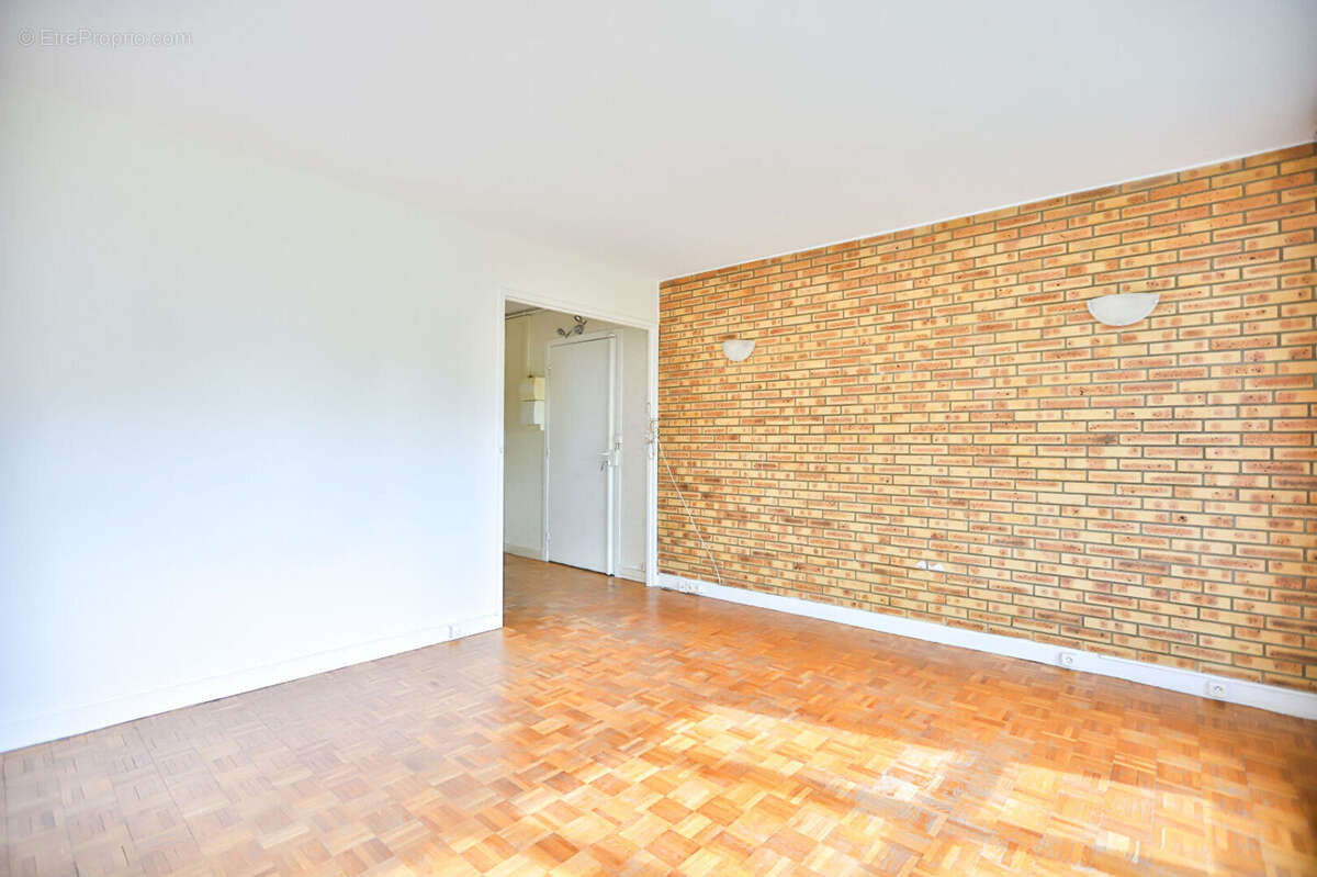 Appartement à NEAUPHLE-LE-CHATEAU