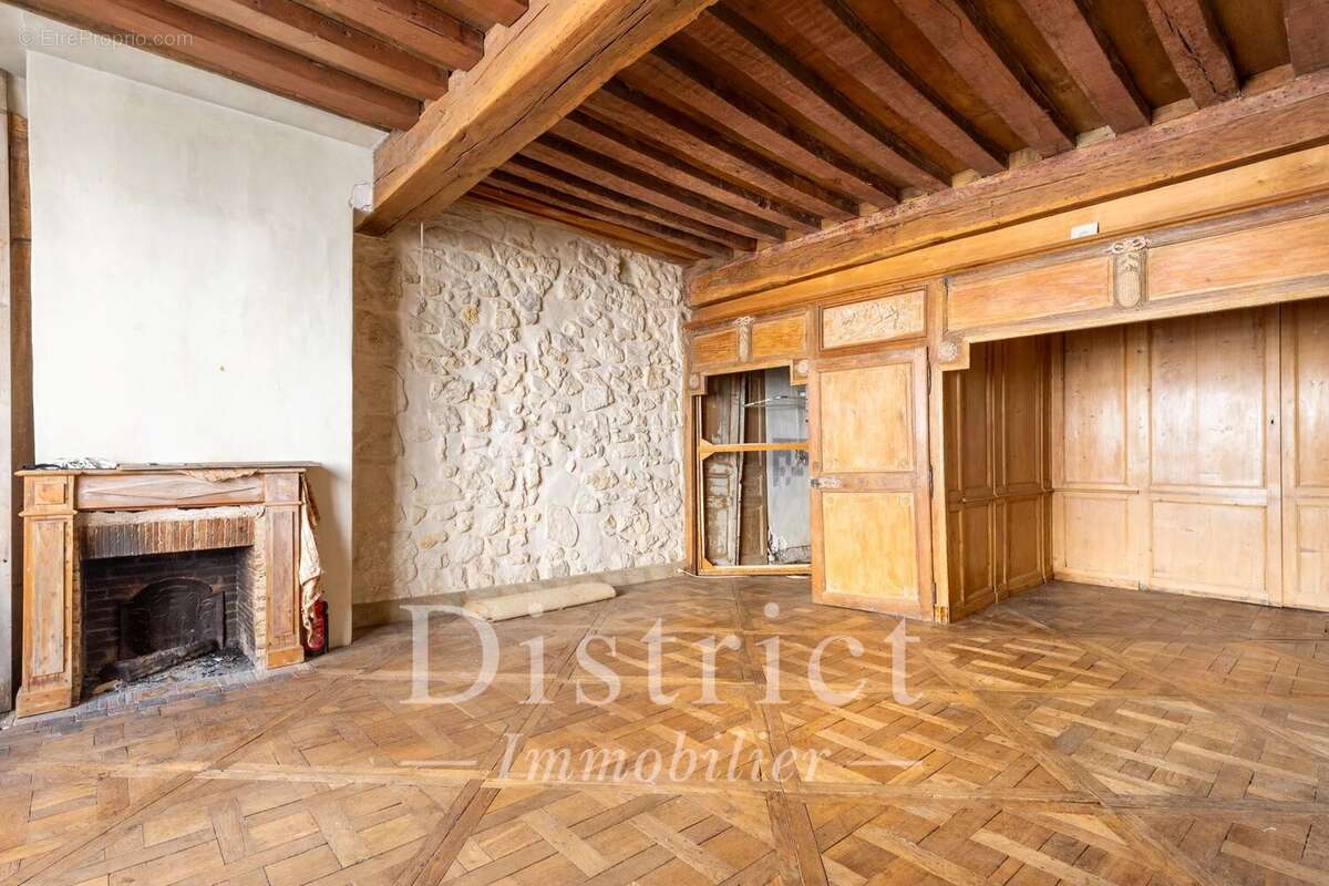 Île Saint Louis - Duplex de charme de 83 m² à rénover - photo 8