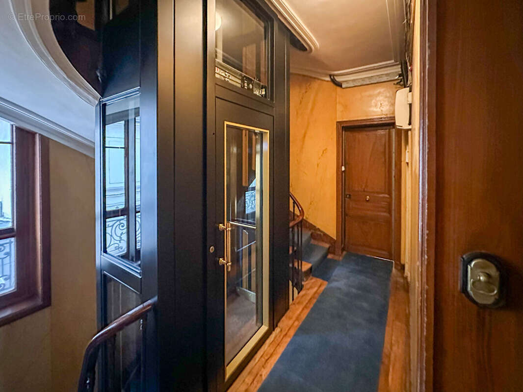 Appartement à PARIS-8E