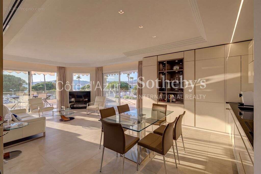 Cannes Croisette, appartement avec terrasse de 55 m², vue mer, garage et chambre de service - photo 6
