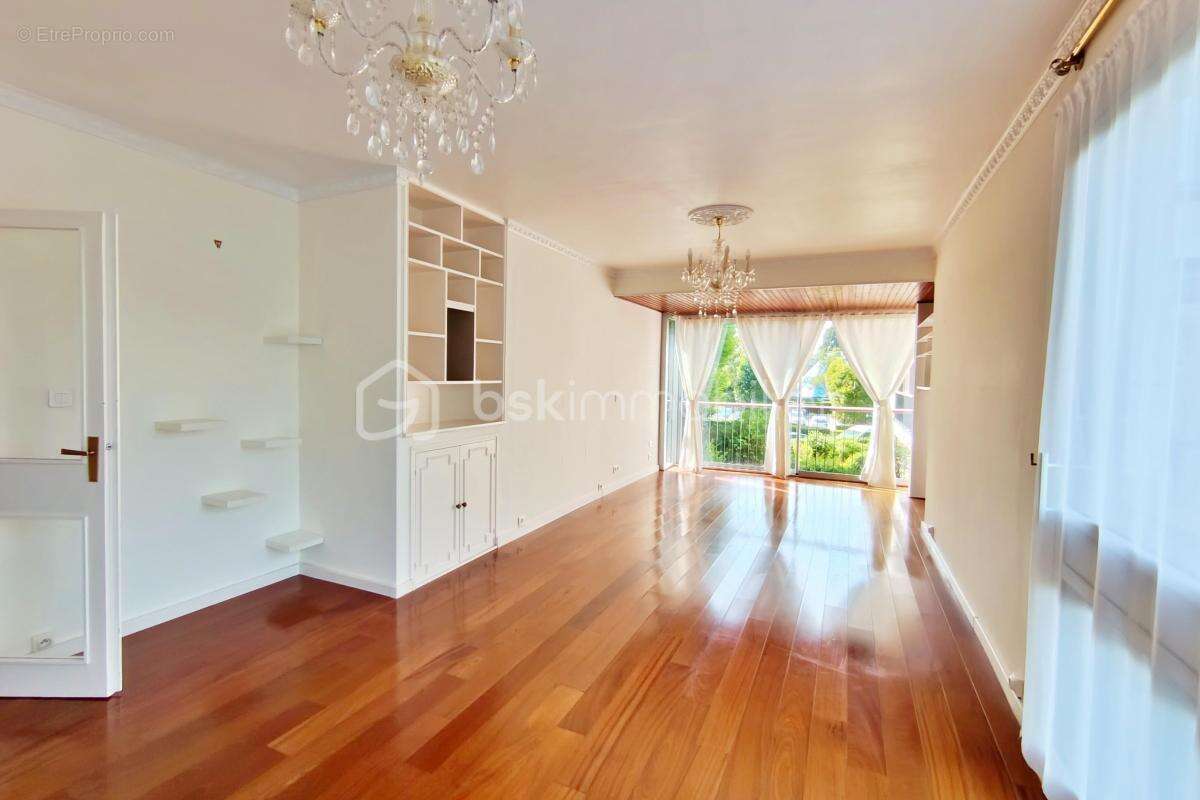 Appartement à FONTENAY-LE-FLEURY