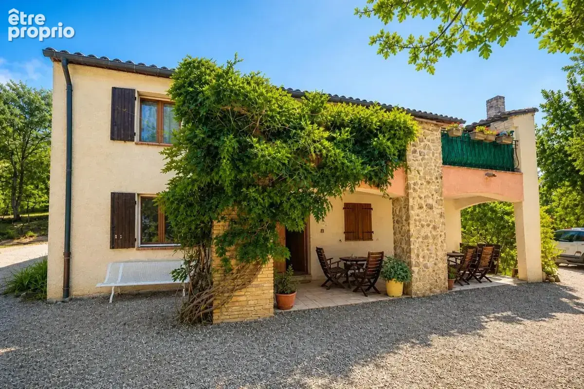Maison de 7 pièces d'environ 196 m² à Esparron-de-Verdon - photo 1