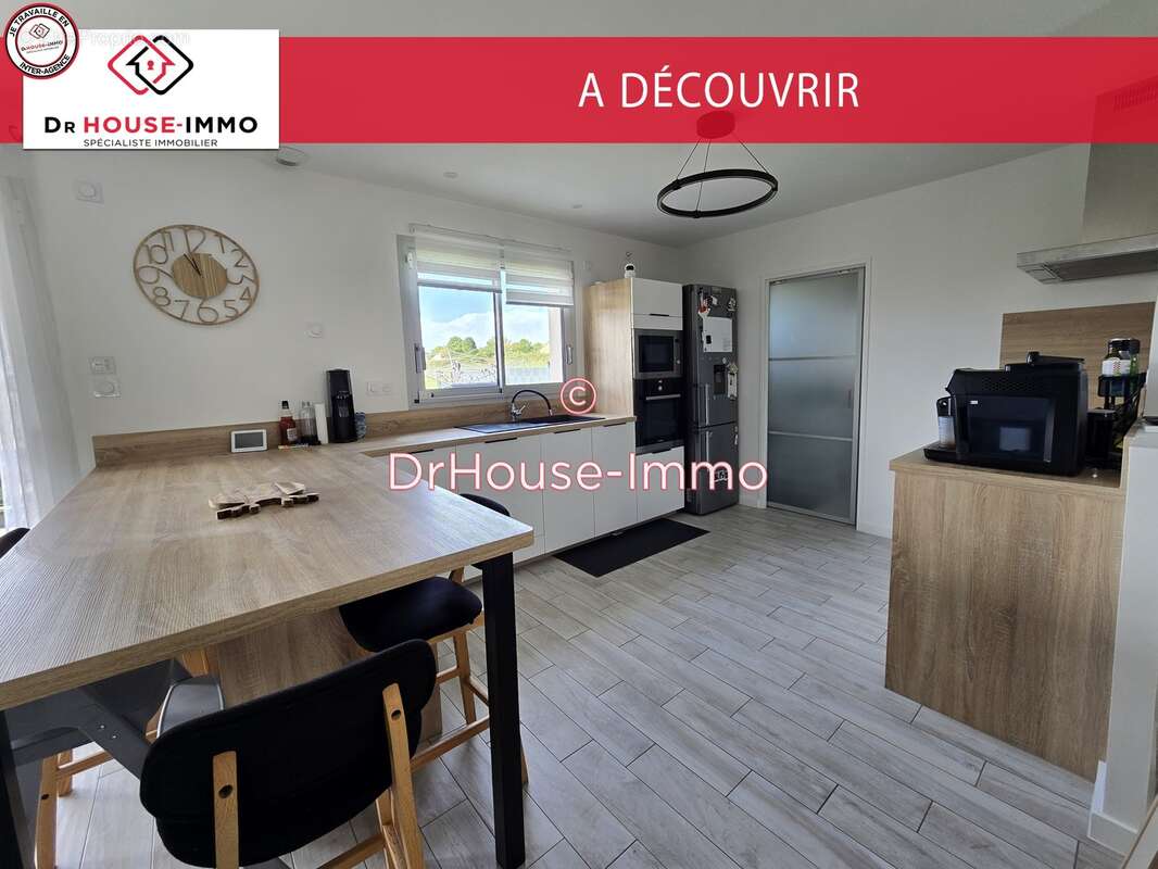 Maison à SAINTE-NEOMAYE