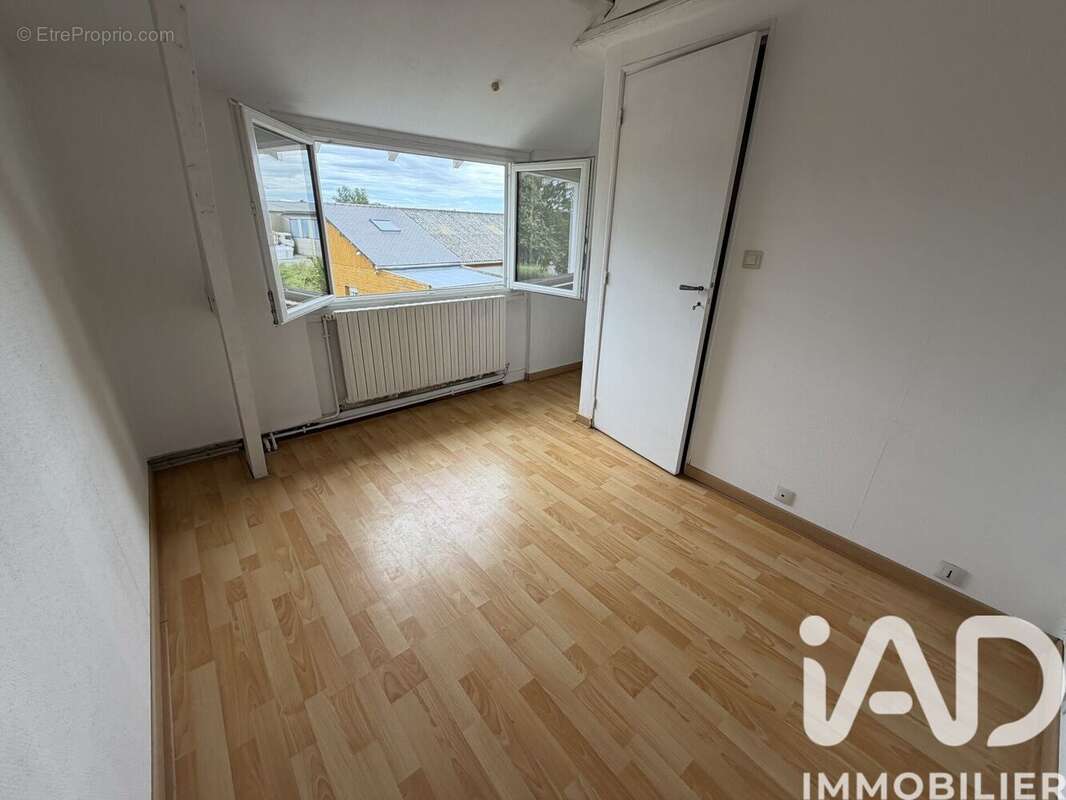 Maison 65 m² à Plounevez-Moedec  - photo 9