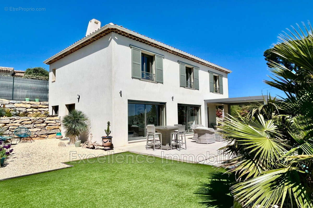 Maison à PLAN-DE-LA-TOUR