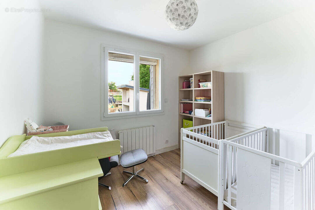 Maison 3 chambres avec rangements intégrés - Maison à BOURGNEUF-EN-MAUGES