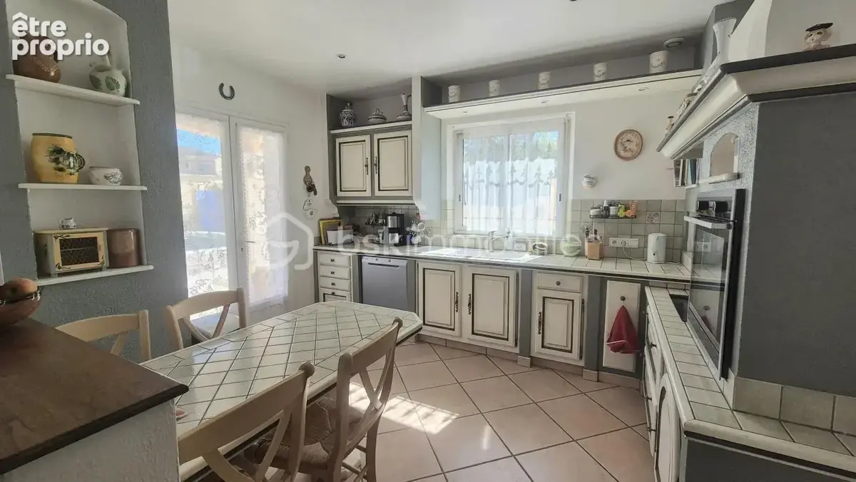 PIERREFEU - Villa de 128 m² - Parcelle 1000 m² - 4 chambres - Garage - Piscine - photo 8