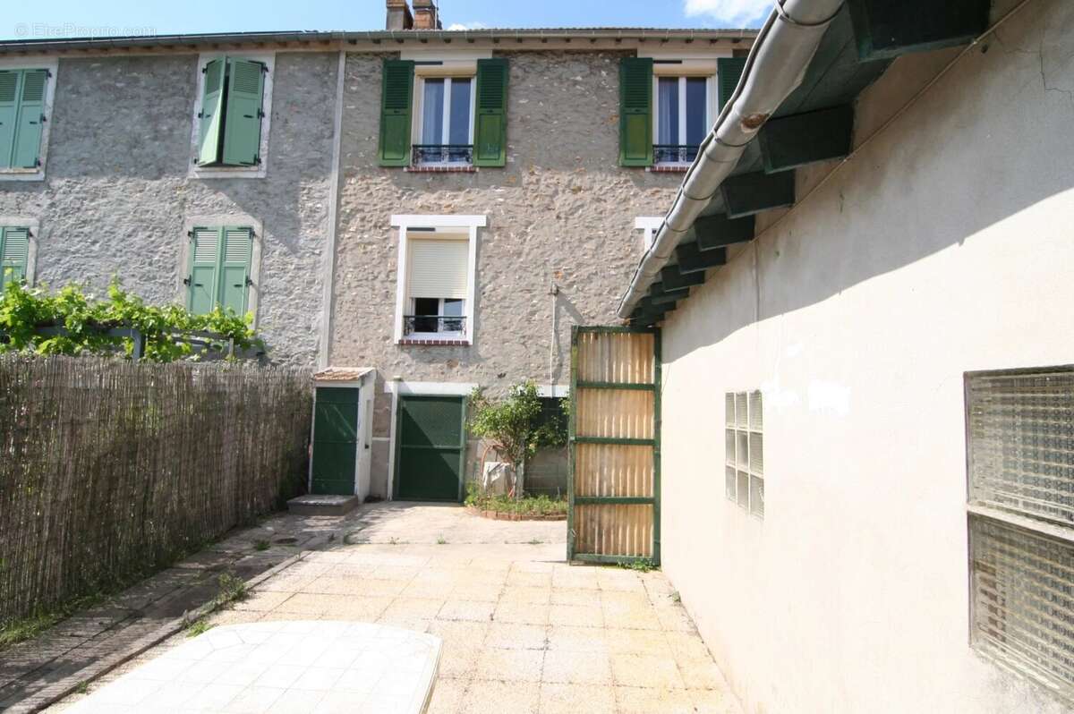 Maison à SAINT-CHERON