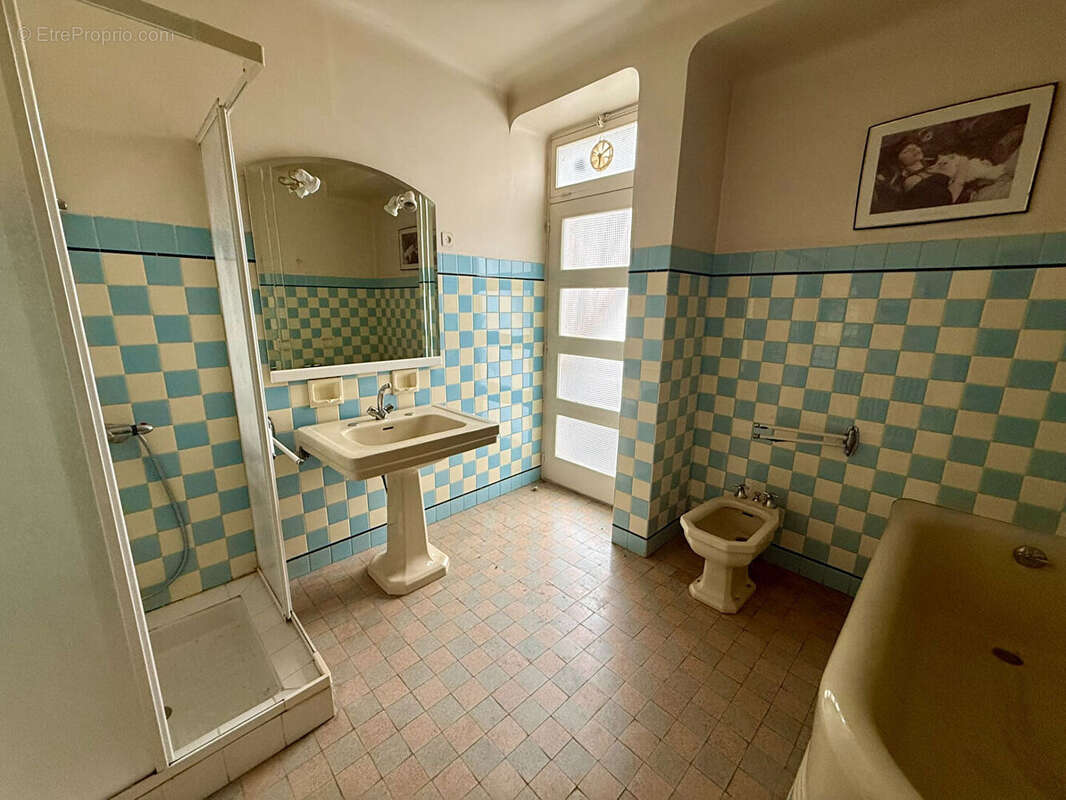 Grande maison de village type 8 à rénover avec garage, patio et volumes généreux à Trèbes - photo 7