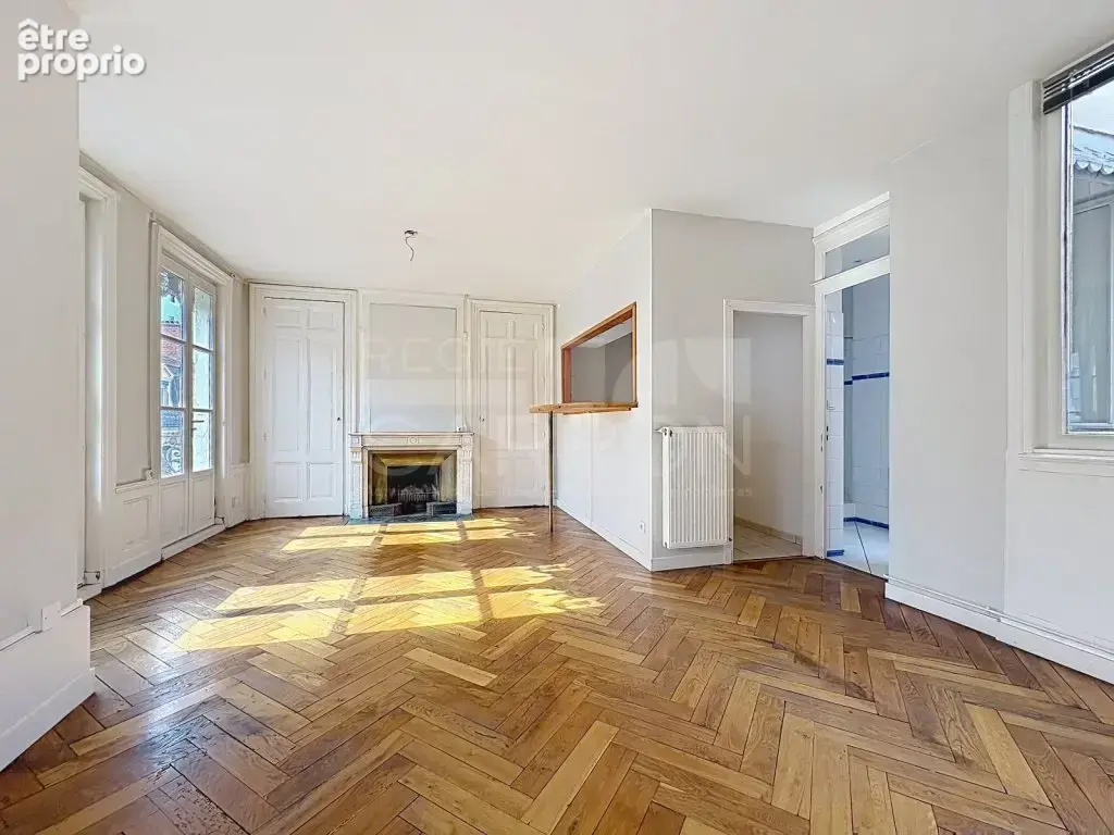 Lyon 2 / jacobin - rue gasparin t3 57m² dernier etage balcon 345000€ - photo 5