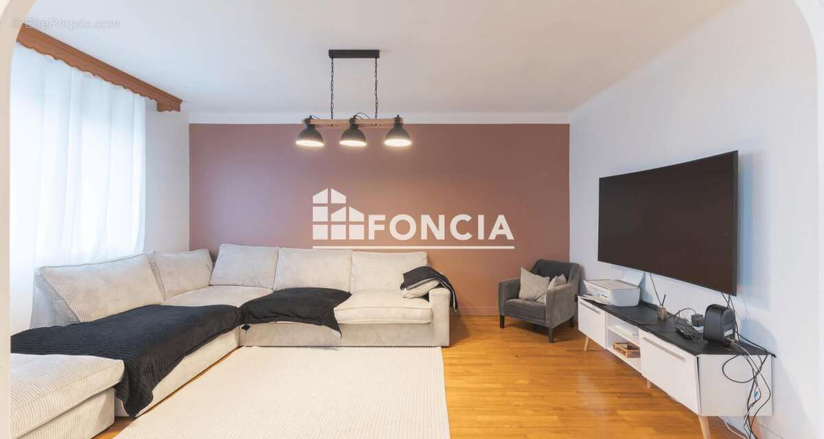 Maison à NEUVILLE-SUR-SAONE