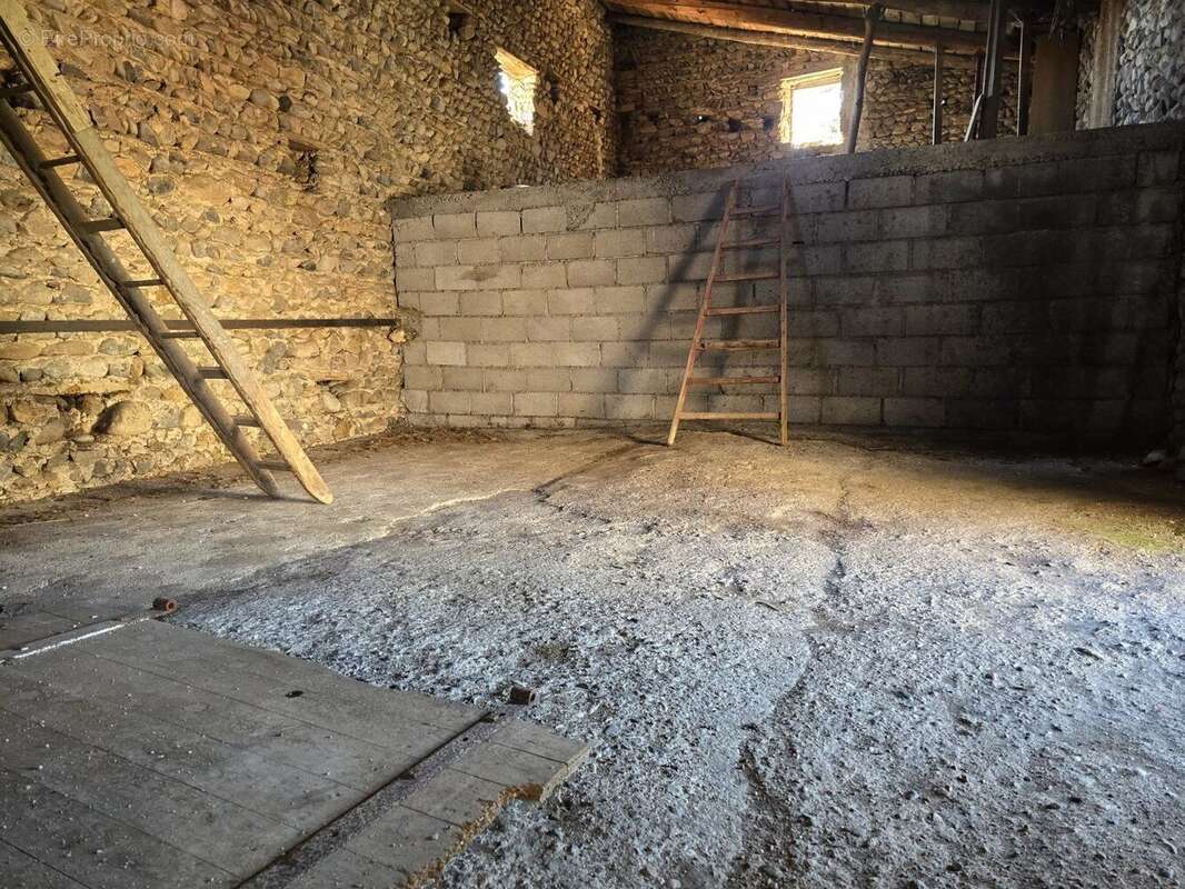 Maison à SAINT-GERMAIN-LEMBRON