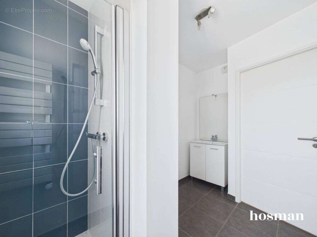Ravissant appartement T3 de 63,67 m2 au dernier étage, terrasse de 31 m2, 2 places de stationnement et cave - Quartier La Grammo - photo 19