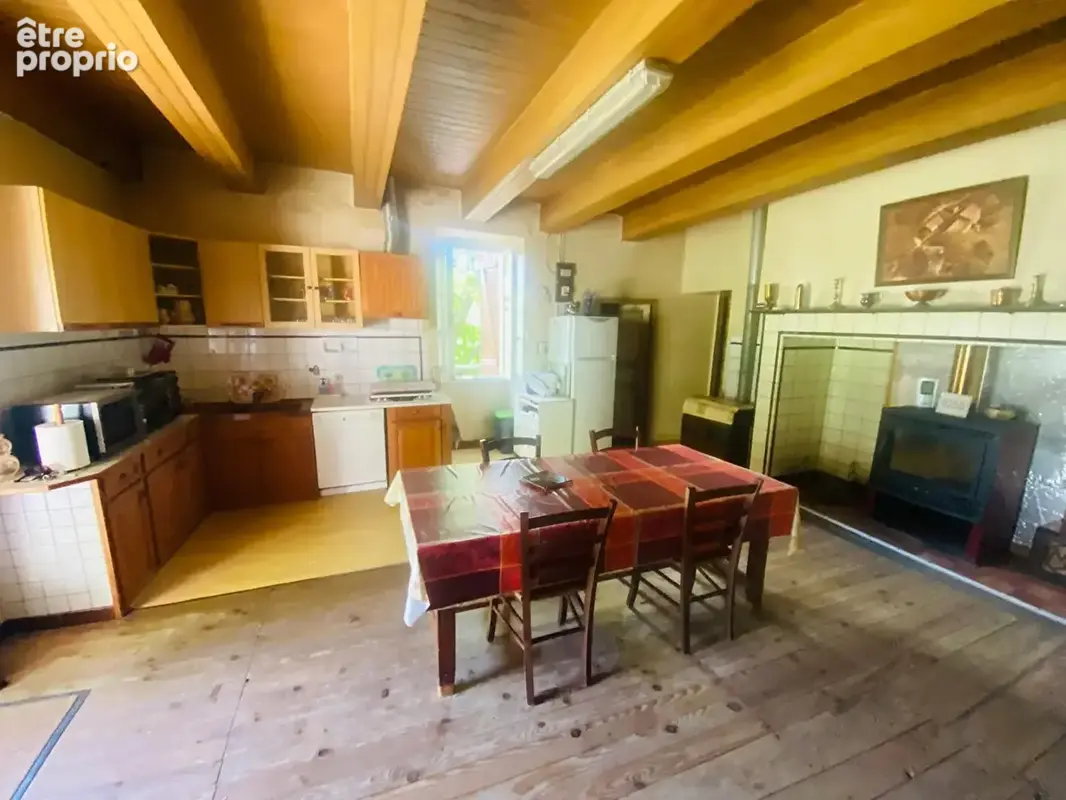 Corps de ferme avec 23 hectares et grange de 200 m² - photo 6