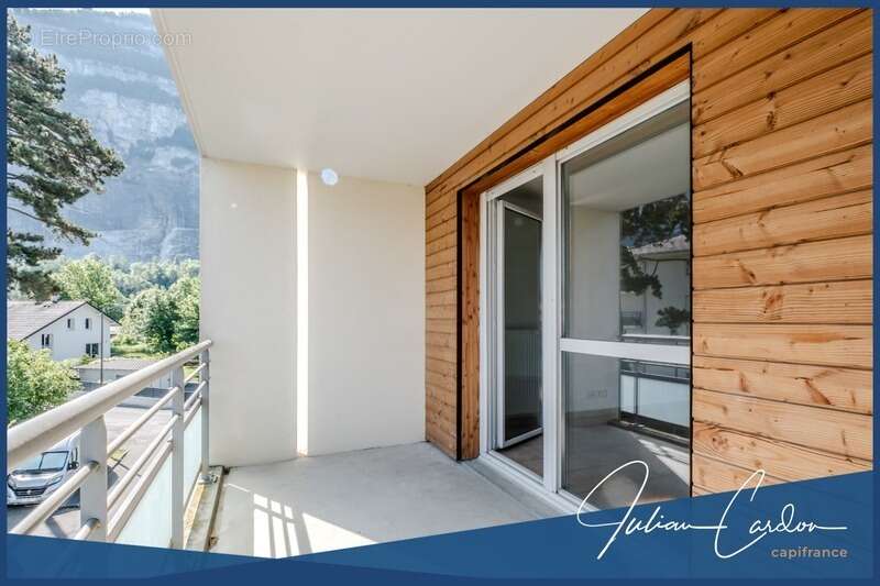 Appartement à ETREMBIERES