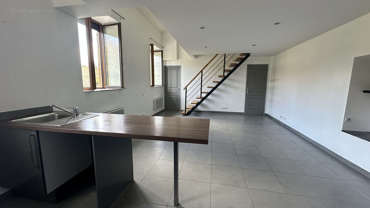 Appartement à L'ARBRESLE