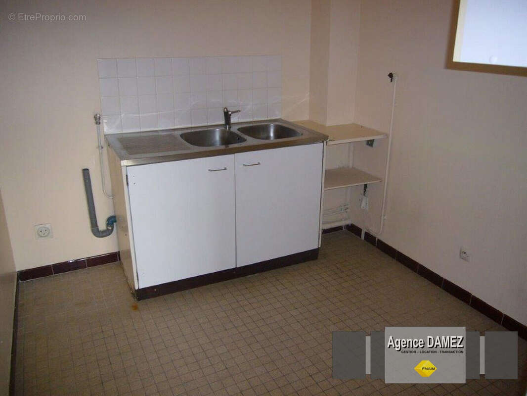 A Dourdan, Appartement F1 avec balcon, cave et parking, proche commerces - photo 2