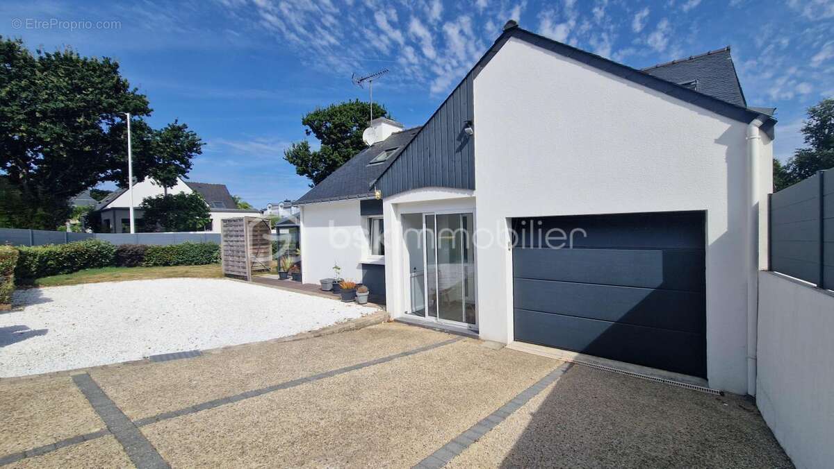 LARMOR PLAGE (56620) – Maison familiale de 152 m², 2 chambres + 2 suites parentales, une véranda, jacuzzi , deux garages - photo 2