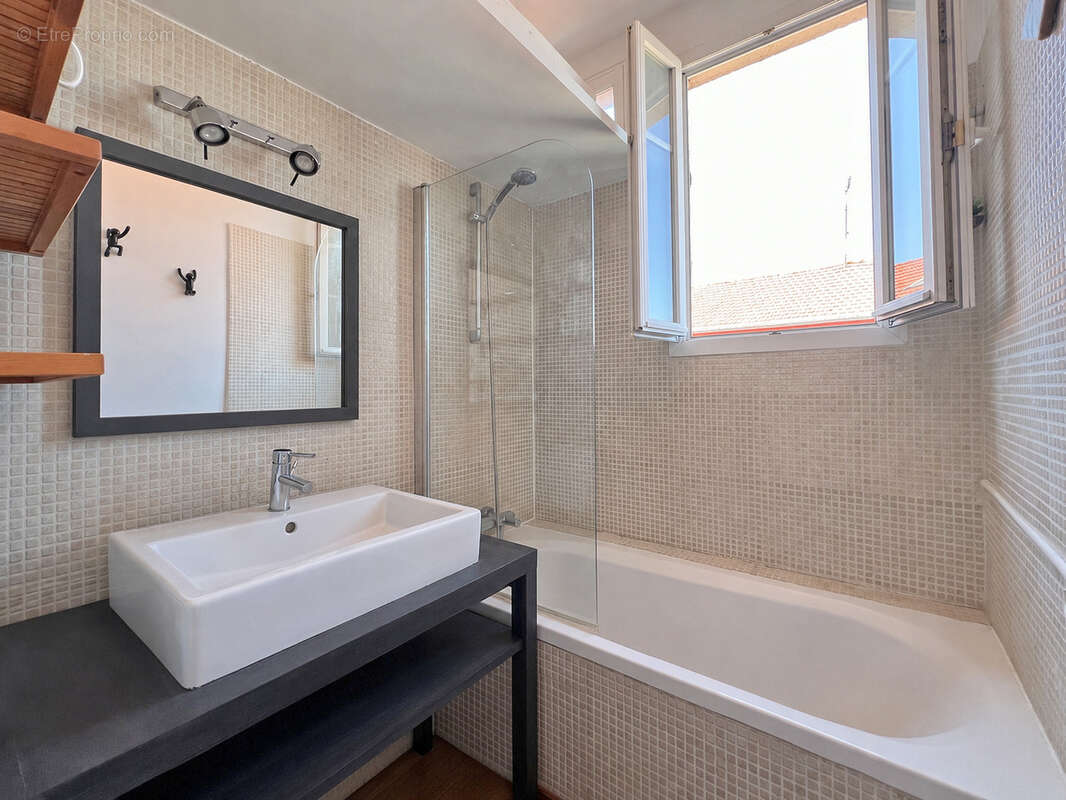 Duplex 3 pièces de 54,67 m2 carrez et 78,52 m2 au sol, quartier Bécon - photo 5