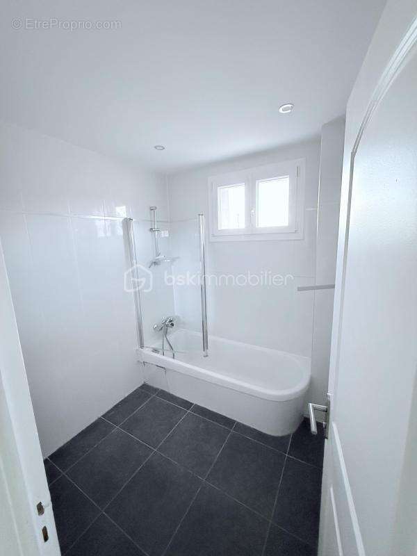 Maison à CHATEAUNEUF-LES-MARTIGUES