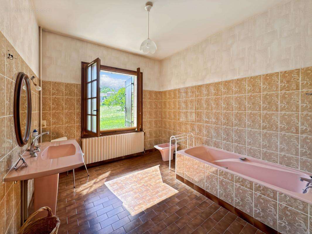 Maison à CHATEAU-L'EVEQUE