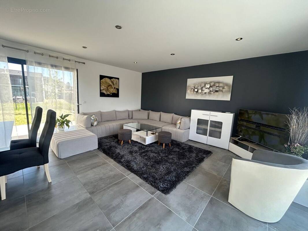 Maison 166 m² à Saint-Paul-Les-Romans  - photo 3