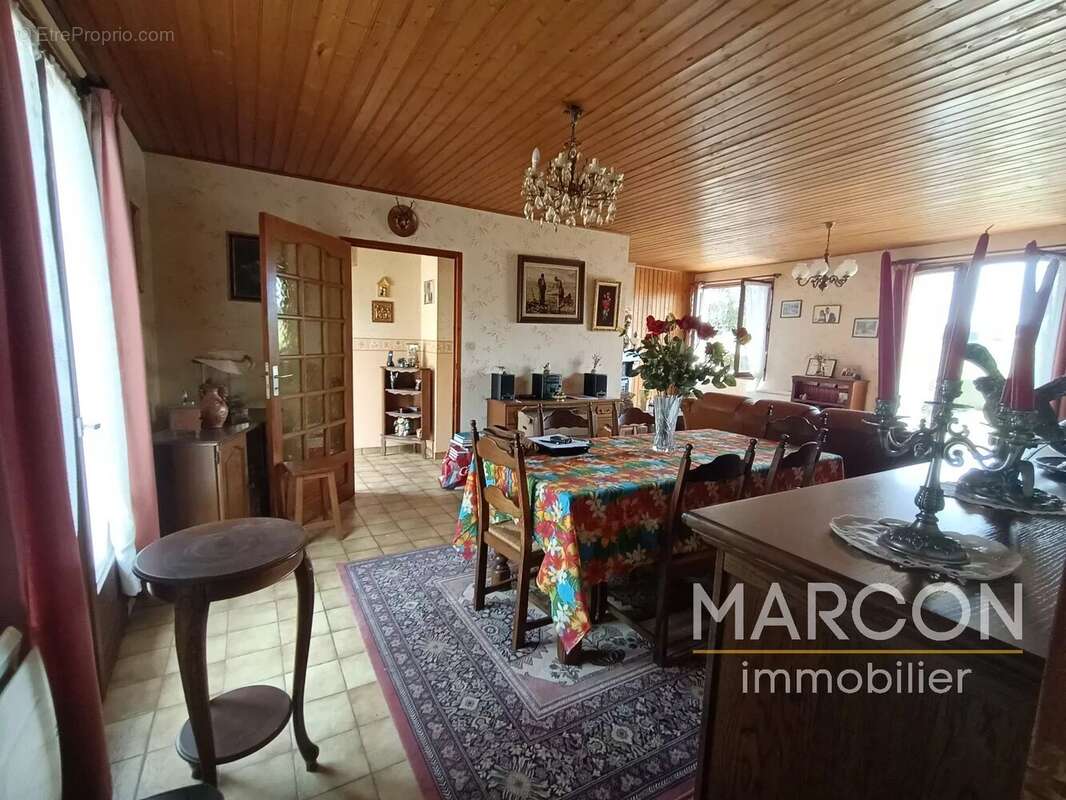 Maison à SAINT-SULPICE-LES-CHAMPS