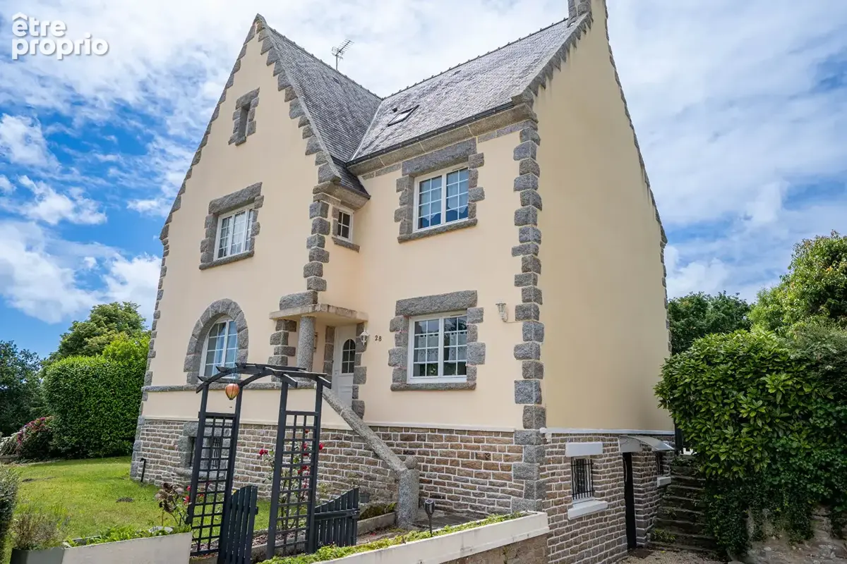 A vendre à Concarneau Maison familiale de caractère avec grand jardin, terrasse et sous-sol complet - photo 2