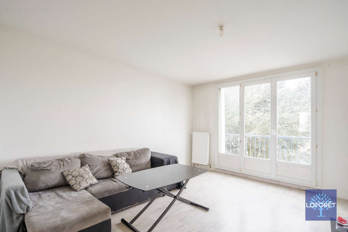 Appartement à LES PAVILLONS-SOUS-BOIS