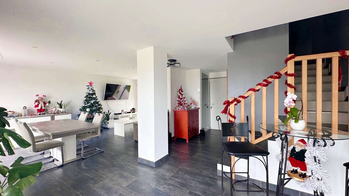 Maison à SAINT-CERGUES