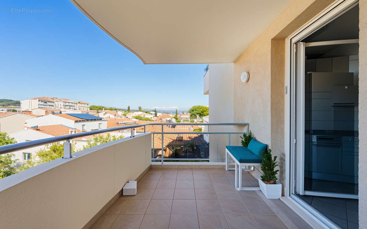 À vendre - Appartement 3 pièces avec terrasses, vue et parking, secteur saint mitre - photo 2