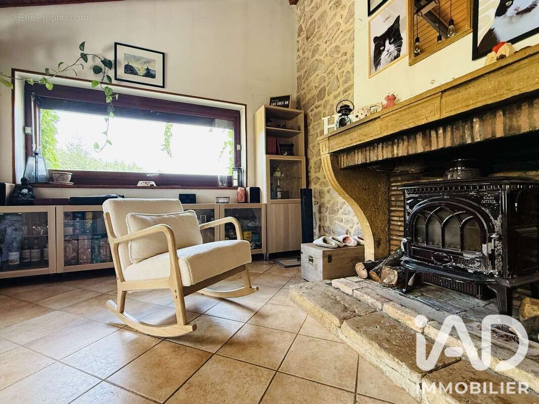 Photo 8 - Maison à SAINT-JULIEN-MOLIN-MOLETTE