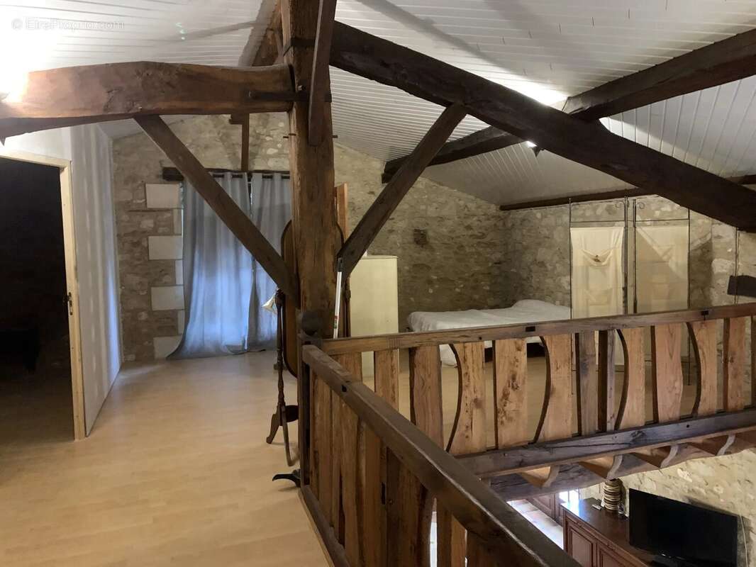 Ensemble en pierre de 3 logements et 2 piscines - photo 14