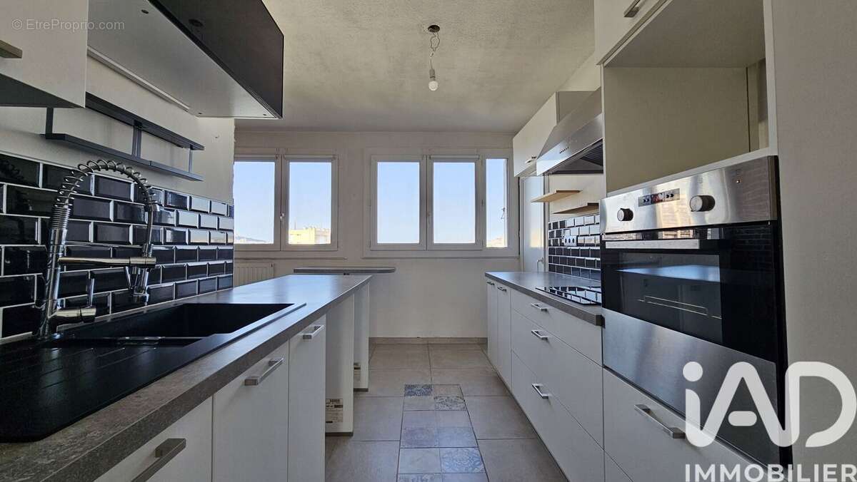 Photo 8 - Appartement à MARSEILLE-10E