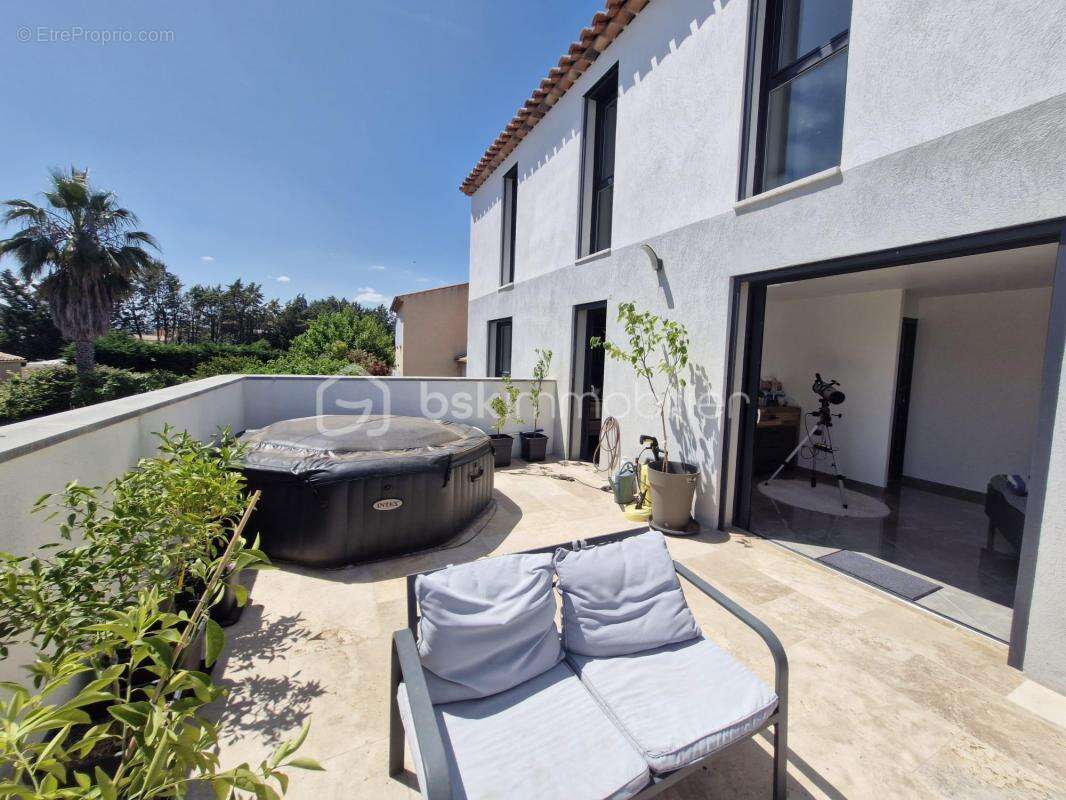 Maison à LE MUY