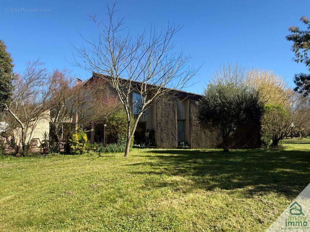 Maison à FLEAC