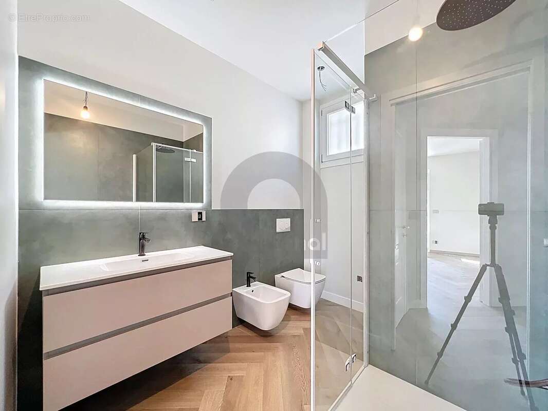 Appartement à ROQUEBRUNE-CAP-MARTIN