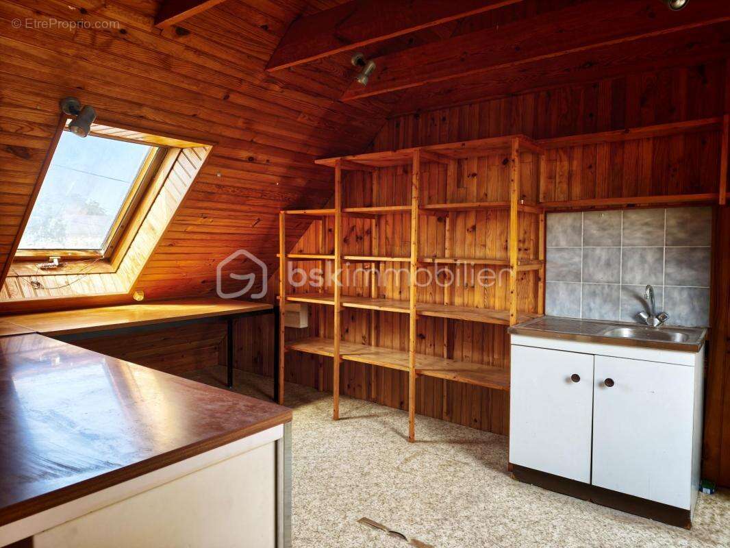 Maison à rénover avec beau potentiel - garage et sous sol complet - photo 14