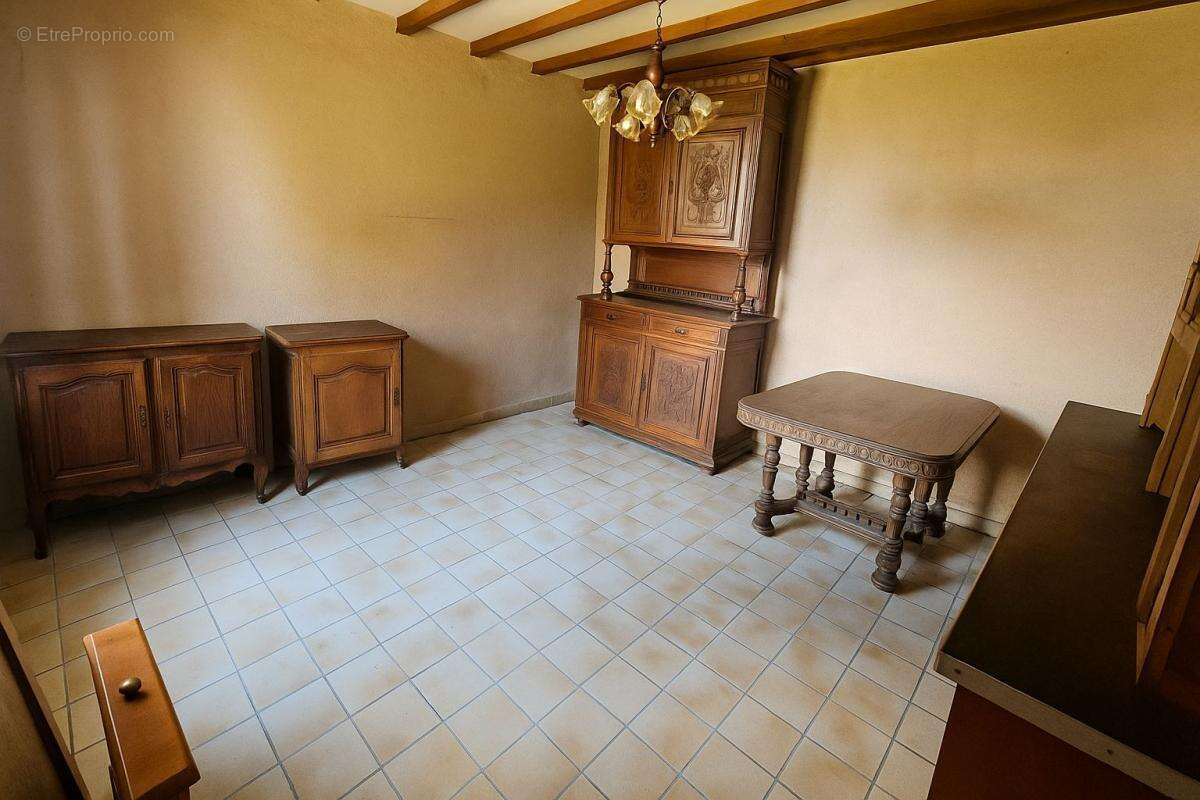  Maison à rénover avec grange indépendante – La Buisse (38500) - photo 2