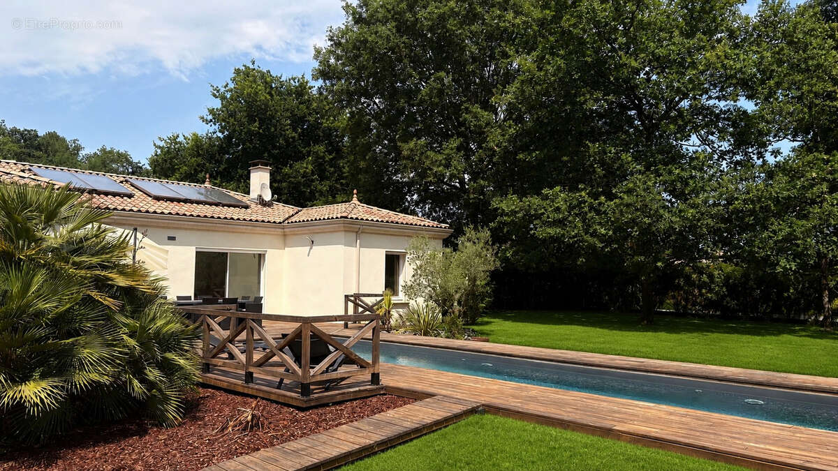 Prestations haut de gamme pour cette maison de 7 pièce(s) 200 m2 - photo 2
