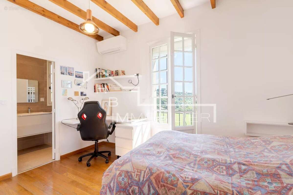 Maison 233 m² à Cagnes-Sur-Mer  - photo 17