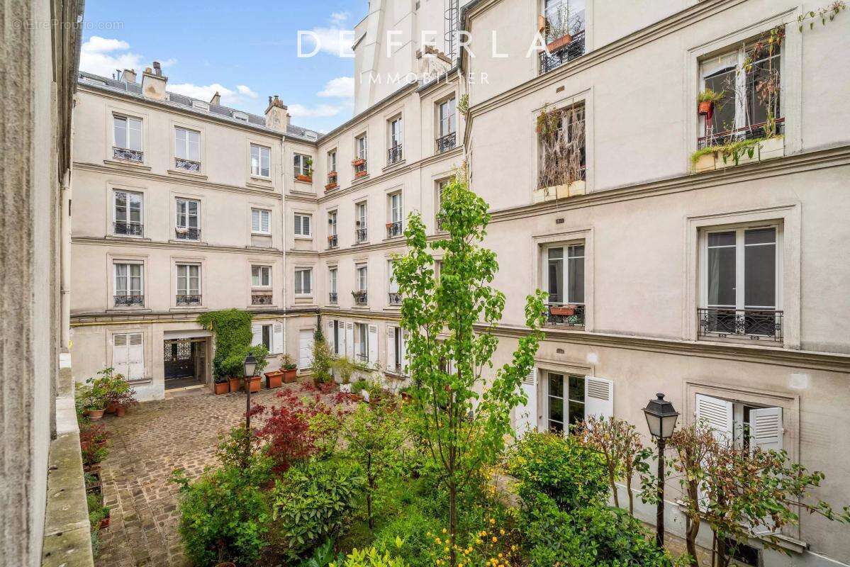 Appartement à PARIS-14E