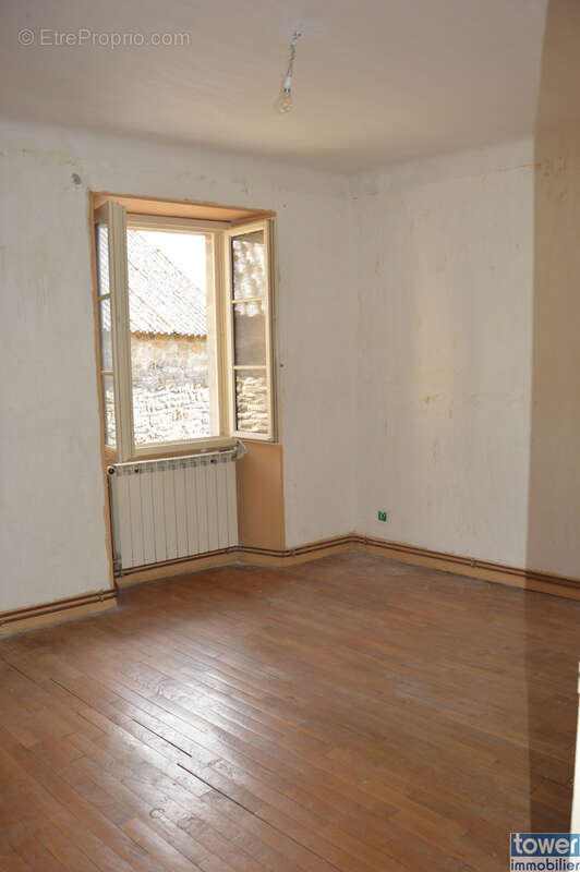 Dans village de caractere ou il fait bon vivre, idéal investisseurs ou grande famille dans leur premier achat - photo 8
