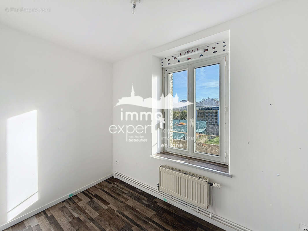 Appartement à MIRECOURT