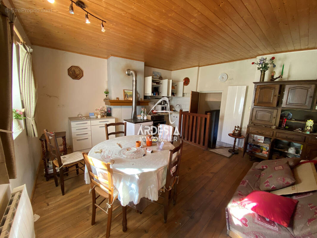 Maison à LES CHAVANNES-EN-MAURIENNE